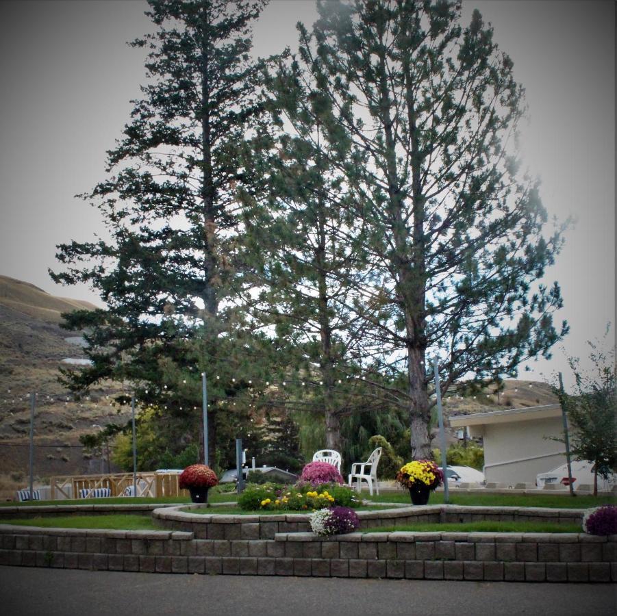 Canada'S Best Value Desert Inn & Suites Cache Creek Exteriör bild