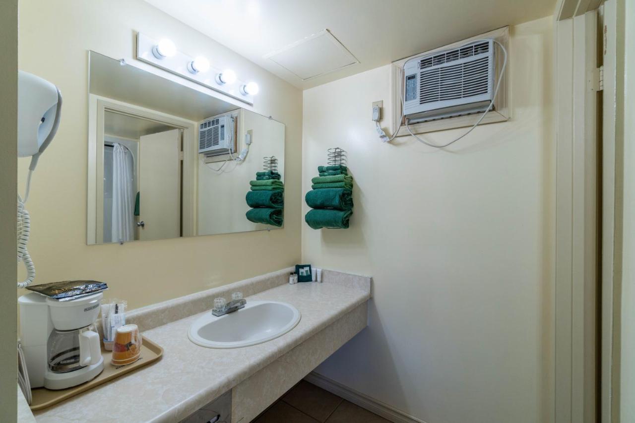 Canada'S Best Value Desert Inn & Suites Cache Creek Exteriör bild