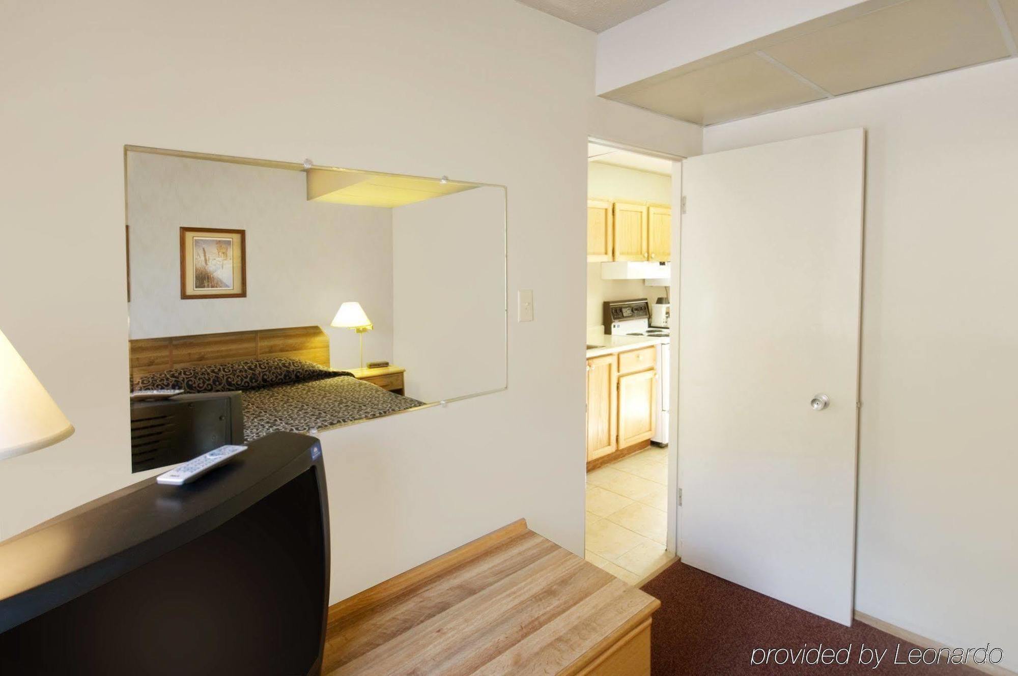 Canada'S Best Value Desert Inn & Suites Cache Creek Rum bild